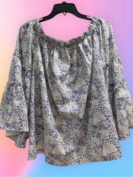 SHEIN Tops - SHEIN Women’s Floral Bell Sleeve Loose Fit Top Size Medium